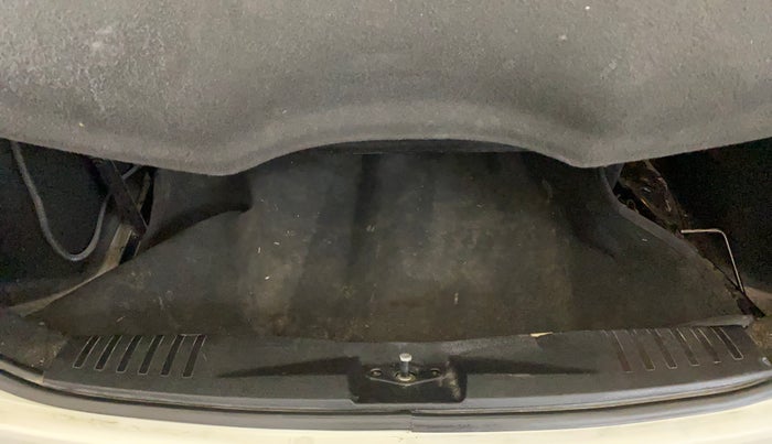 2015 Ford Figo TITANIUM 1.2 PETROL, CNG, Manual, 51,272 km, Boot Inside