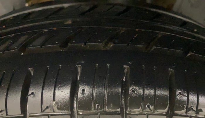 2016 Tata Nano TWIST XT, Petrol, Manual, 33,704 km, Right Rear Tyre Tread