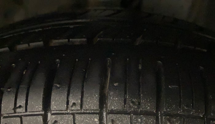 2016 Tata Nano TWIST XT, Petrol, Manual, 33,704 km, Right Front Tyre Tread