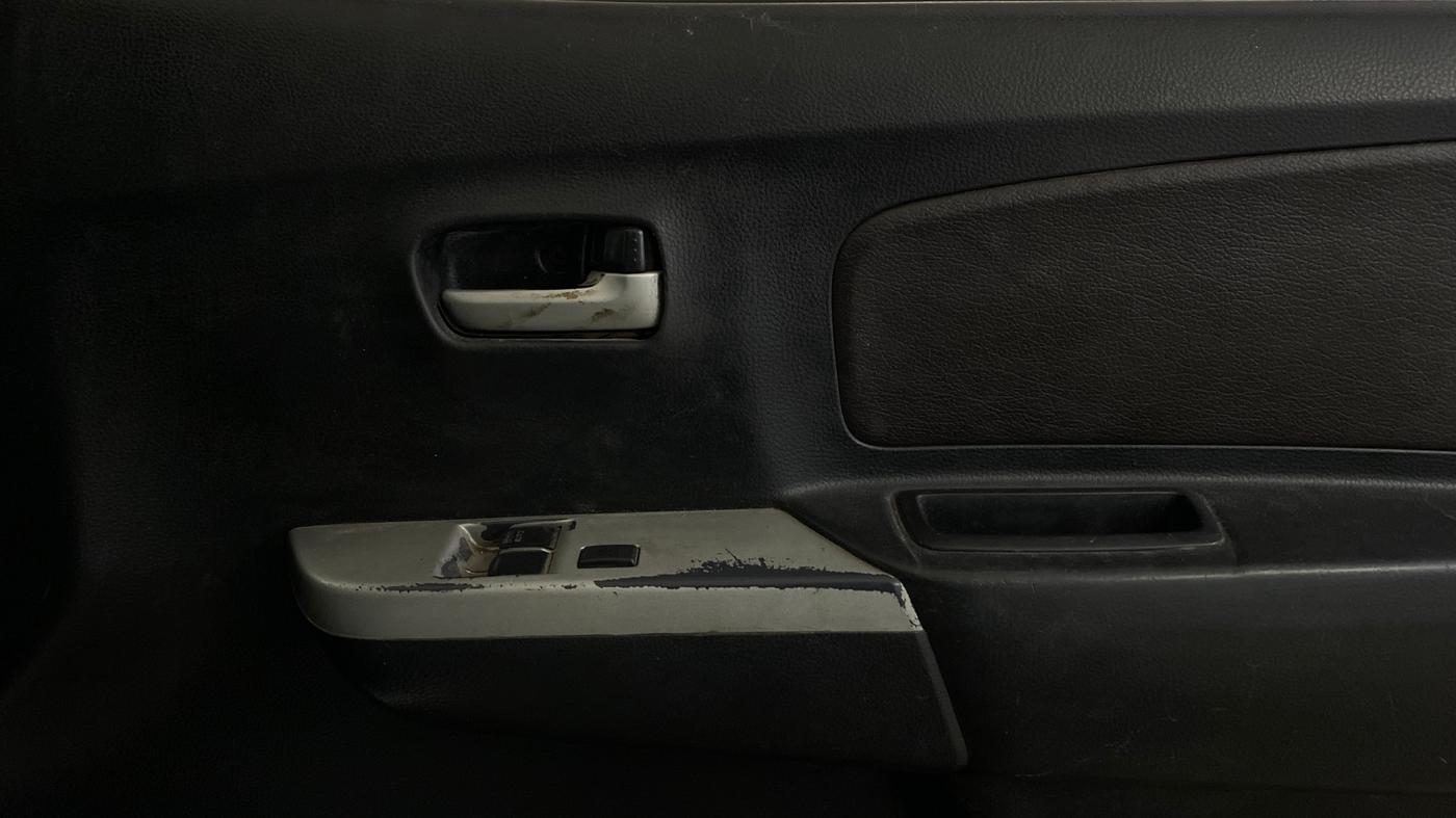 2014 Maruti Wagon R 1.0 LXI, Petrol, Manual, 77,546 km, Driver Side Door Panels Control