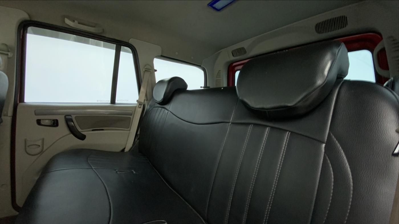 2018 Mahindra Scorpio S5, CNG, Manual, 86,360 km, Right Side Rear Door Cabin