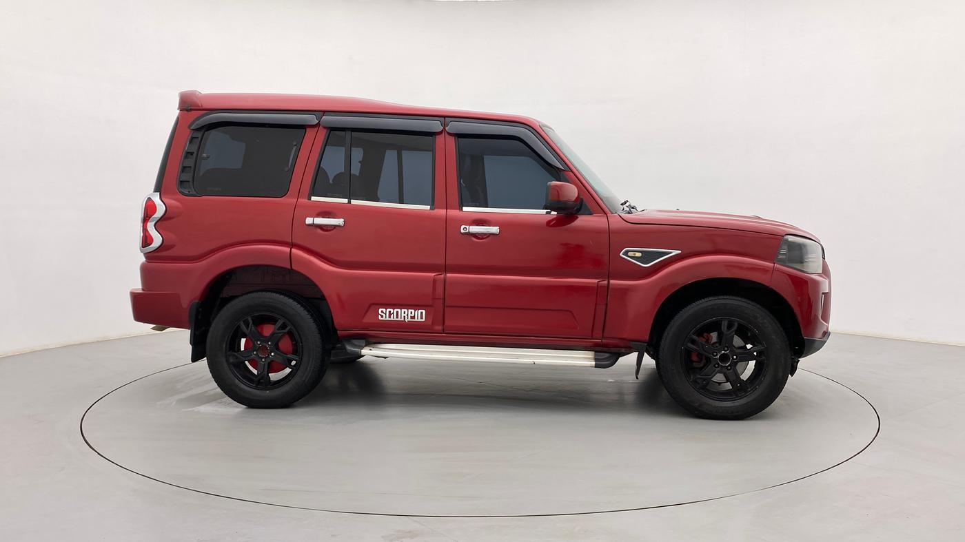 2018 Mahindra Scorpio S5, CNG, Manual, 86,360 km, Right Side View