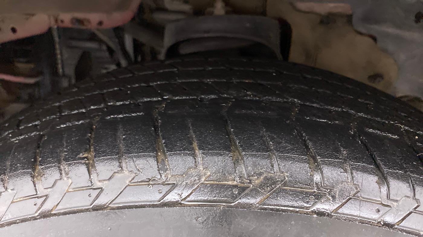 2018 Mahindra Scorpio S5, CNG, Manual, 86,360 km, Left Front Tyre Tread