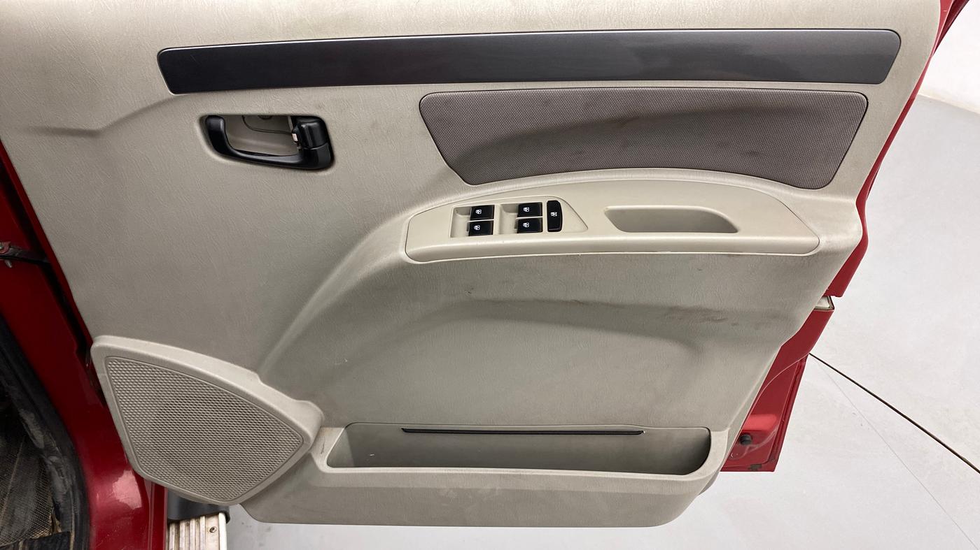 2018 Mahindra Scorpio S5, CNG, Manual, 86,360 km, Driver Side Door Panels Control