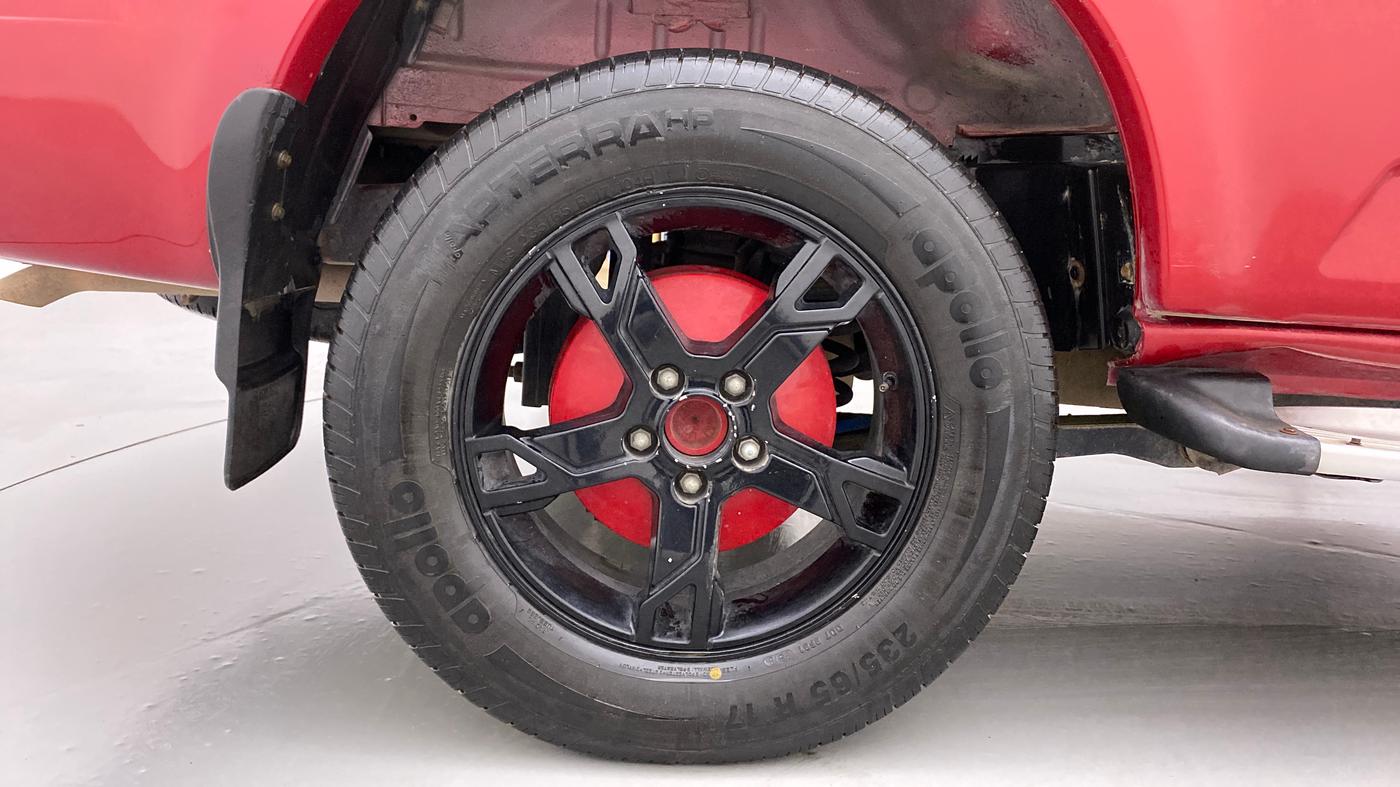 2018 Mahindra Scorpio S5, CNG, Manual, 86,360 km, Right Rear Wheel