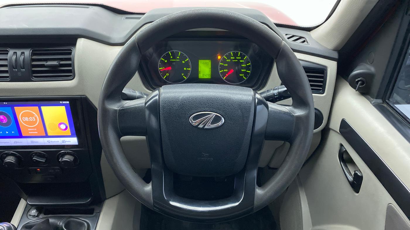 2018 Mahindra Scorpio S5, CNG, Manual, 86,360 km, Steering Wheel Close Up