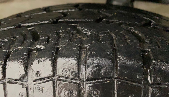 2012 Maruti Ritz VXI, Petrol, Manual, 54,241 km, Left Front Tyre Tread