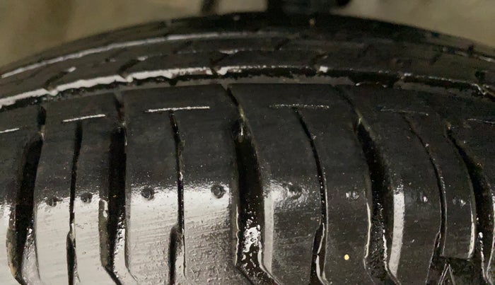 2012 Maruti Ritz VXI, Petrol, Manual, 54,241 km, Right Front Tyre Tread