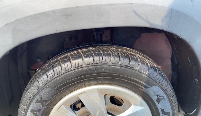 2016 Renault Kwid RXL, Petrol, Manual, 37,435 km, Left Front Tyre Tread