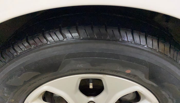 2017 Ford Figo Aspire TITANIUM 1.2 PETROL, Petrol, Manual, 52,248 km, Right Front Tyre Tread