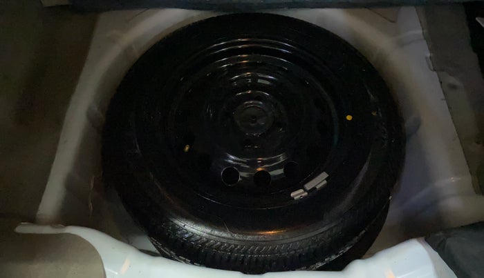 2017 Ford Figo Aspire TITANIUM 1.2 PETROL, Petrol, Manual, 52,248 km, Spare Tyre