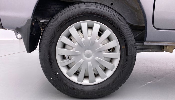 2018 Maruti Eeco 7 STR, Petrol, Manual, 40,289 km, Right Rear Wheel