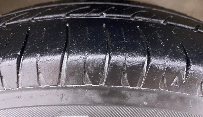 2018 Maruti Eeco 7 STR, Petrol, Manual, 40,289 km, Right Front Tyre Tread