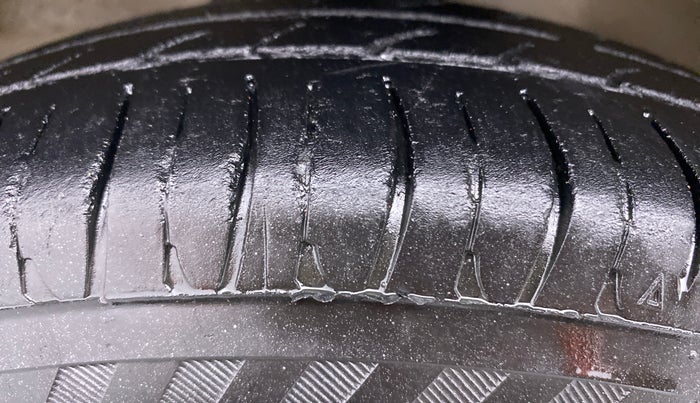 2018 Maruti Eeco 7 STR, Petrol, Manual, 40,289 km, Left Front Tyre Tread