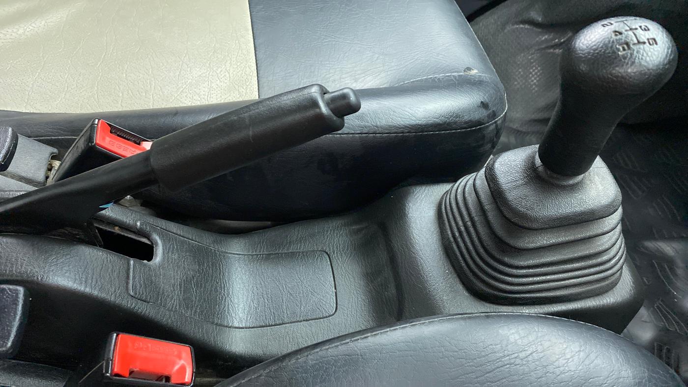 2018 Maruti Eeco 7 STR, Petrol, Manual, 40,289 km, Gear Lever