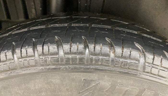 2014 Maruti Swift VDI, Diesel, Manual, 1,35,287 km, Right Rear Tyre Tread