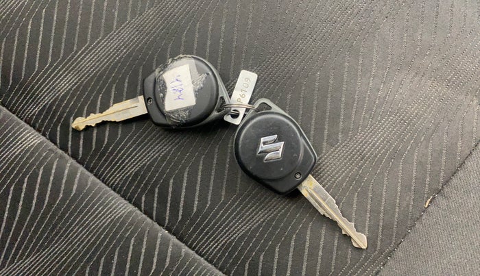 2014 Maruti Swift VDI, Diesel, Manual, 1,35,287 km, Key Close Up