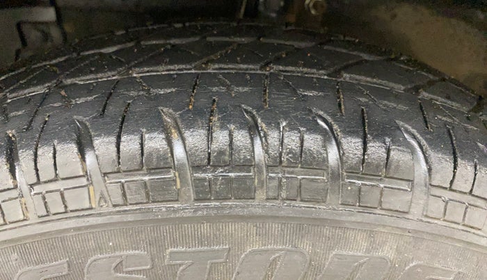 2014 Maruti Swift VDI, Diesel, Manual, 1,35,287 km, Left Front Tyre Tread