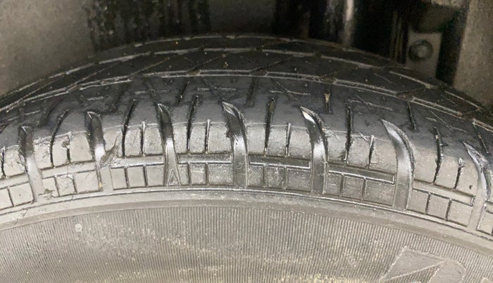 2014 Maruti Swift VDI, Diesel, Manual, 1,35,287 km, Left Rear Tyre Tread