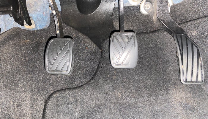 2014 Maruti Swift VDI, Diesel, Manual, 1,35,287 km, Pedals