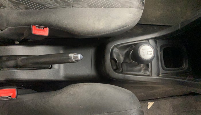2014 Maruti Swift VDI, Diesel, Manual, 1,35,287 km, Gear Lever