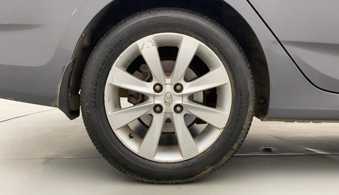 2012 Hyundai Verna FLUIDIC 1.6 CRDI SX, Diesel, Manual, 1,06,243 km, Right Rear Wheel