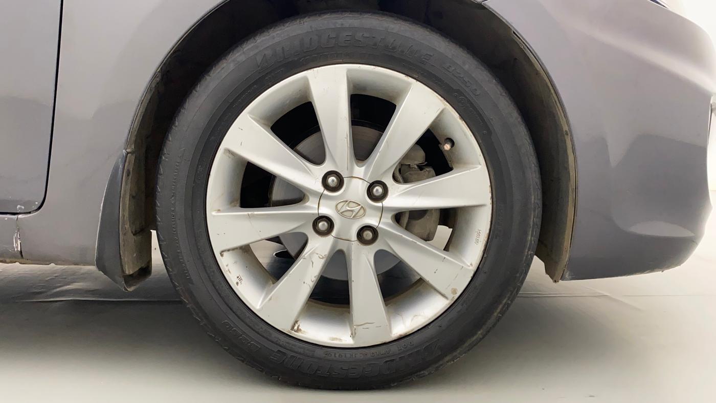 2012 Hyundai Verna FLUIDIC 1.6 CRDI SX, Diesel, Manual, 1,06,243 km, Right Front Wheel