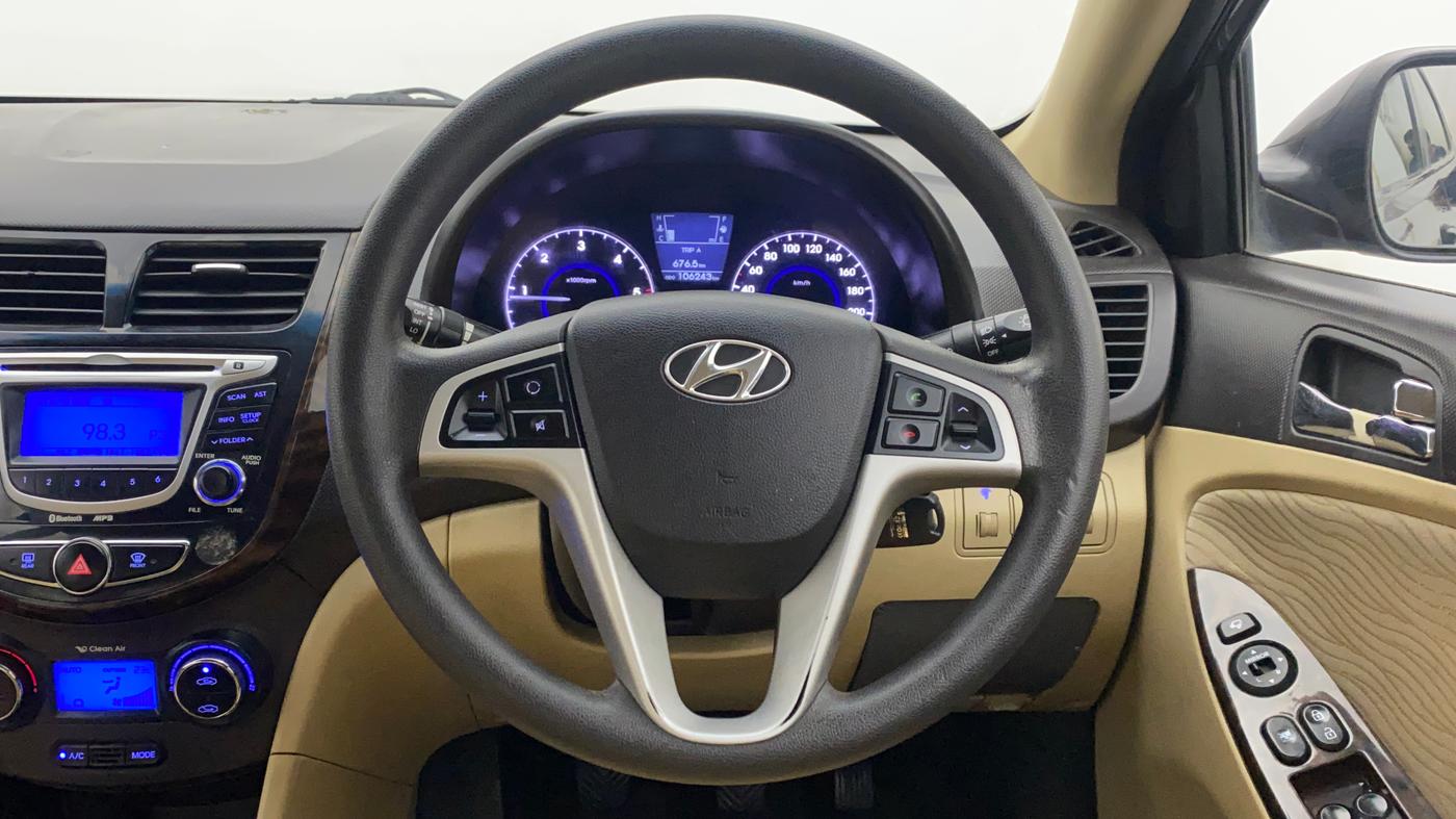 2012 Hyundai Verna FLUIDIC 1.6 CRDI SX, Diesel, Manual, 1,06,243 km, Steering Wheel Close Up