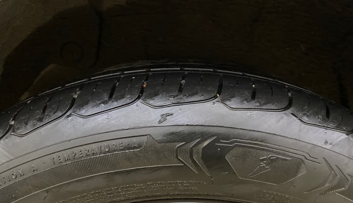 2014 Hyundai Verna FLUIDIC 1.6 VTVT SX AT, Petrol, Automatic, 68,524 km, Right Rear Tyre Tread