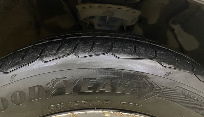 2014 Hyundai Verna FLUIDIC 1.6 VTVT SX AT, Petrol, Automatic, 68,524 km, Right Front Tyre Tread