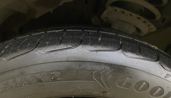 2014 Hyundai Verna FLUIDIC 1.6 VTVT SX AT, Petrol, Automatic, 68,524 km, Left Front Tyre Tread