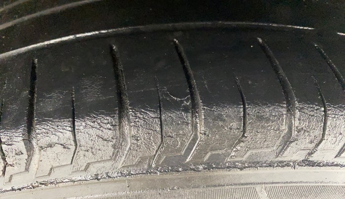 2021 Hyundai NEW I20 ASTA 1.2 MT, Petrol, Manual, 47,875 km, Left Rear Tyre Tread