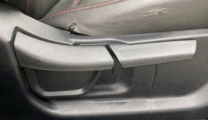 2021 Hyundai NEW I20 ASTA 1.2 MT, Petrol, Manual, 47,875 km, Driver Side Adjustment Panel