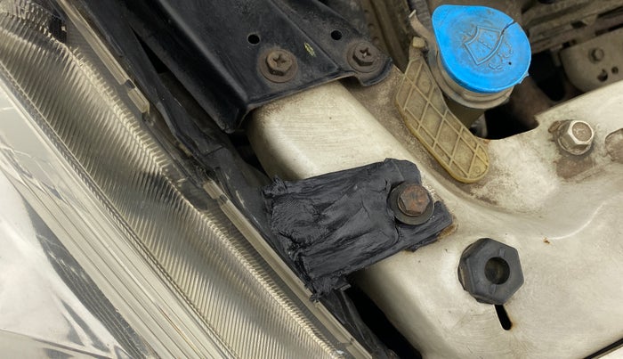 2013 Maruti Swift Dzire VXI, Petrol, Manual, 67,902 km, Right headlight - Clamp has minor damage