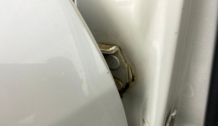 2013 Maruti Swift Dzire VXI, Petrol, Manual, 67,902 km, Right B pillar - Slightly rusted
