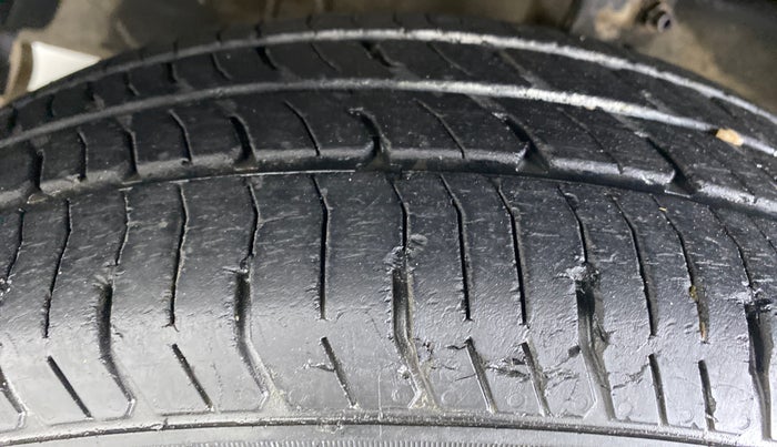 2013 Maruti Swift Dzire VXI, Petrol, Manual, 67,902 km, Left Front Tyre Tread
