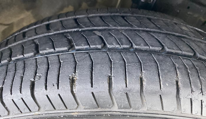 2013 Maruti Swift Dzire VXI, Petrol, Manual, 67,902 km, Right Front Tyre Tread