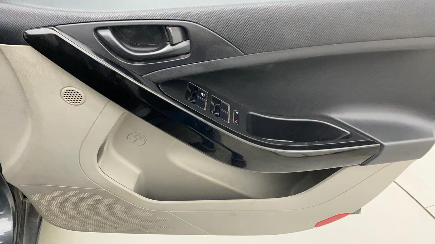 2019 Tata NEXON XM PETROL, Petrol, Manual, 39,278 km, Driver Side Door Panels Control