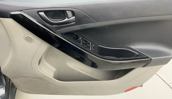 2019 Tata NEXON XM PETROL, Petrol, Manual, 39,278 km, Driver Side Door Panels Control