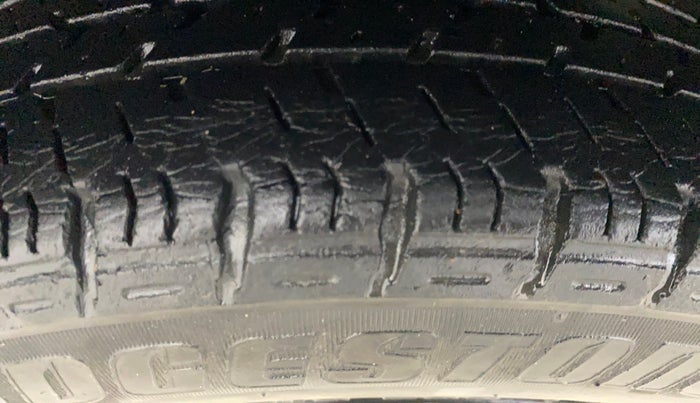 2015 Maruti Alto K10 VXI, Petrol, Manual, 35,164 km, Right Rear Tyre Tread