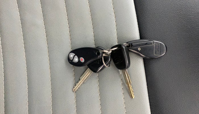 2015 Maruti Alto K10 VXI, Petrol, Manual, 35,164 km, Key Close Up