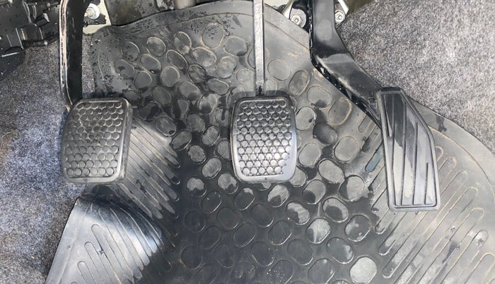 2015 Maruti Alto K10 VXI, Petrol, Manual, 35,164 km, Pedals