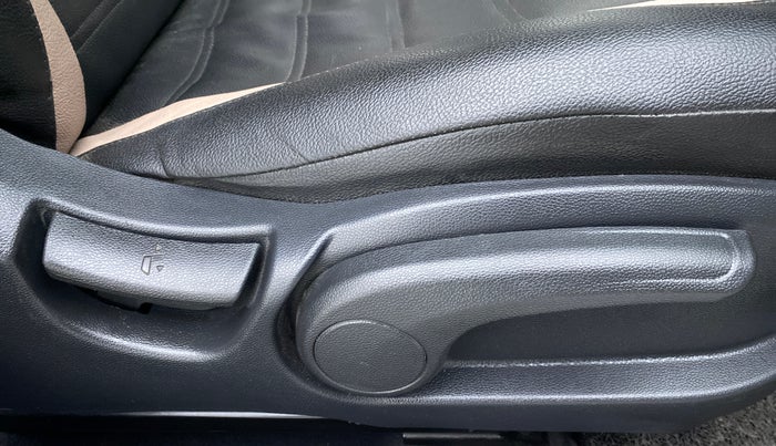 2018 Hyundai Elite i20 SPORTZ 1.2, Petrol, Manual, 31,266 km, Driver Side Adjustment Panel