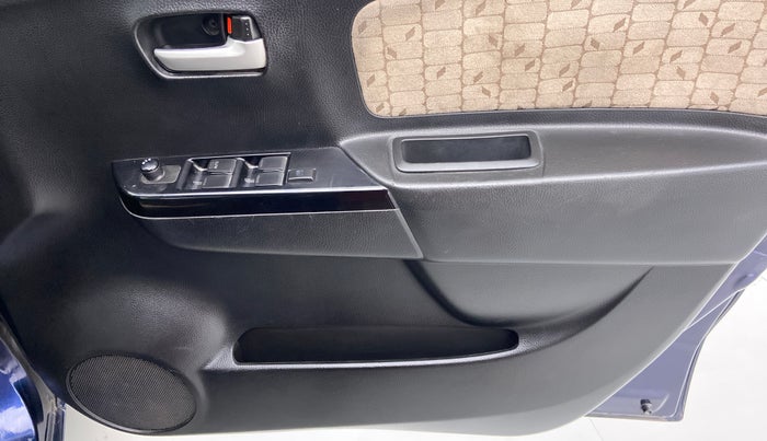 2018 Maruti Wagon R 1.0 VXI, Petrol, Manual, 66,794 km, Driver Side Door Panels Control