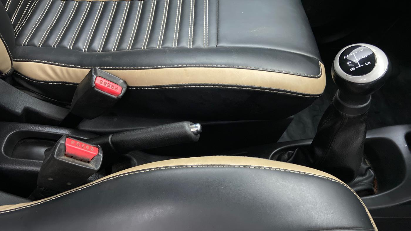 2018 Maruti Wagon R 1.0 VXI, Petrol, Manual, 66,794 km, Gear Lever