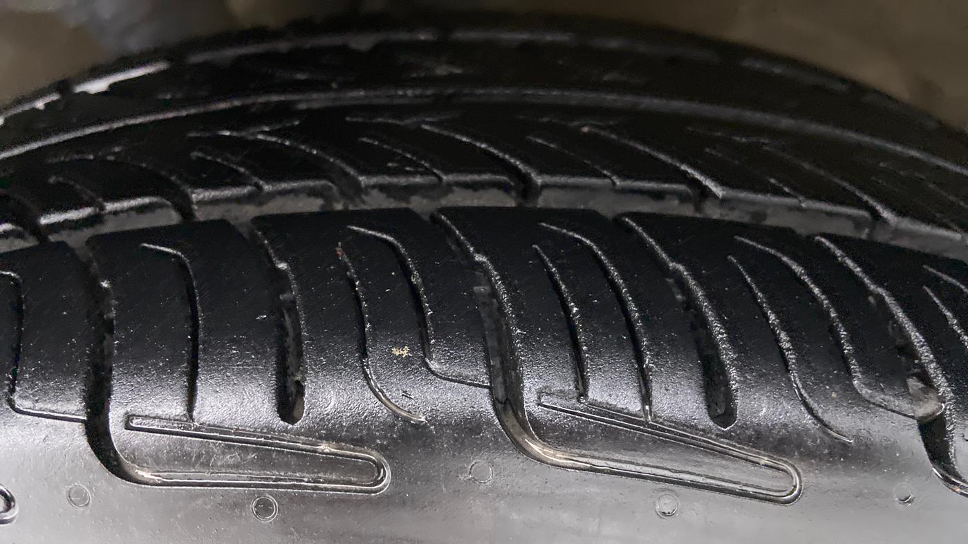 2018 Maruti Wagon R 1.0 VXI, Petrol, Manual, 66,794 km, Left Front Tyre Tread