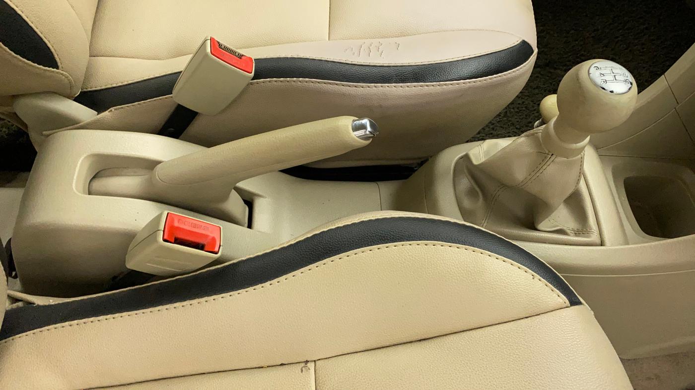 2015 Maruti Swift Dzire VXI, Petrol, Manual, 95,456 km, Gear Lever