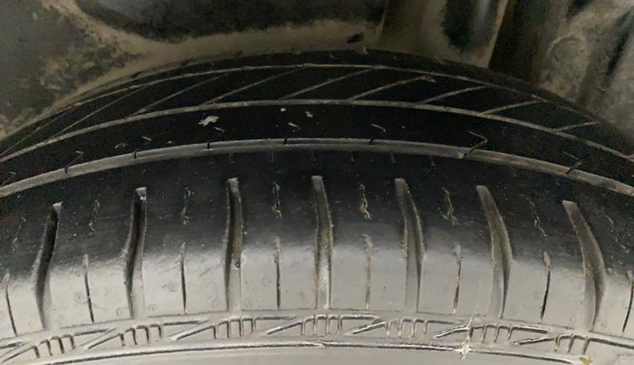 2015 Maruti Swift Dzire VXI, Petrol, Manual, 95,456 km, Left Rear Tyre Tread