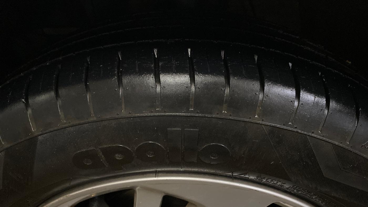 2015 Honda Jazz 1.2L I-VTEC V AT, Petrol, Automatic, 64,397 km, Left Front Tyre Tread