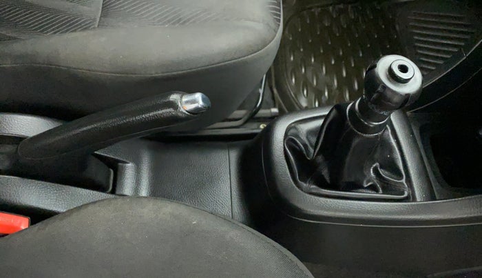 2013 Maruti Swift VXI, Petrol, Manual, 51,905 km, Gear Lever